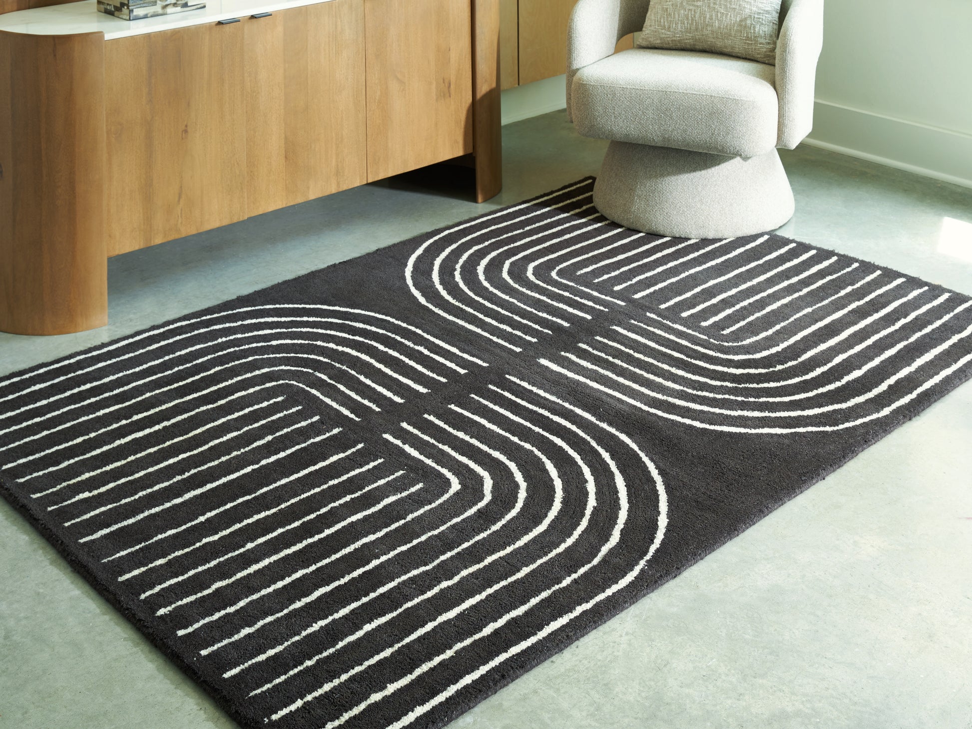Auburndale Furniture Outlet - Ashley Furniture - Eldonmore Rug - 7'8" x 10' Area Rug / Black/Ivory - R407571
