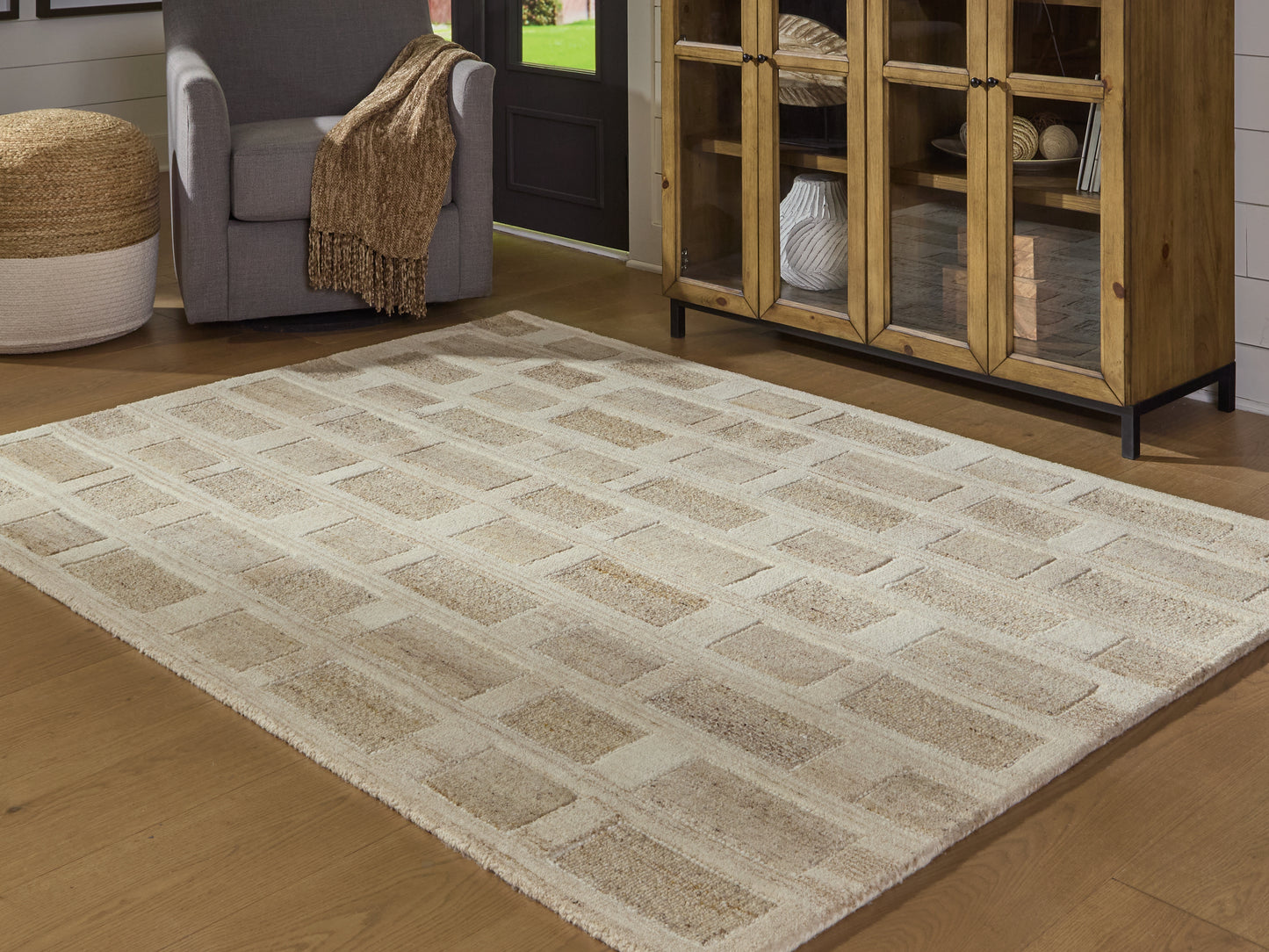 Auburndale Furniture Outlet - Ashley Furniture - Lisgrove Rug - 5' x 7' Area Rug / Tan/Brown/White - R407712