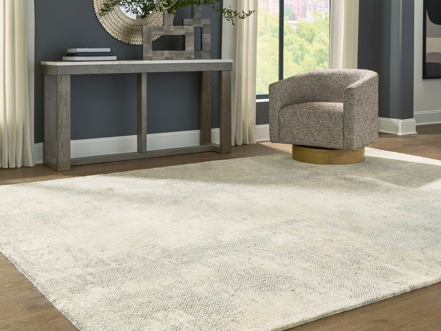 Auburndale Furniture Outlet - Ashley Furniture - Raif Rug - Extra Large Rug / Gray/White/Cream - R408080