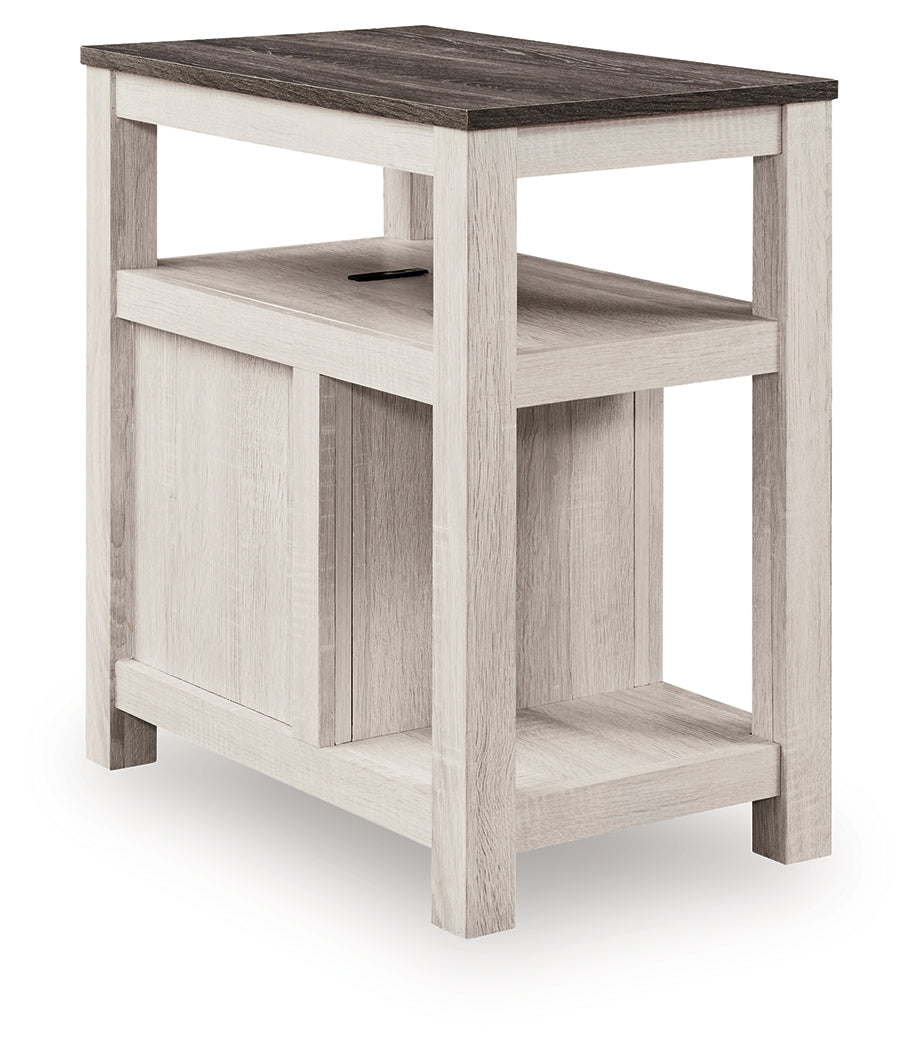 Fendenmore Chairside End Table