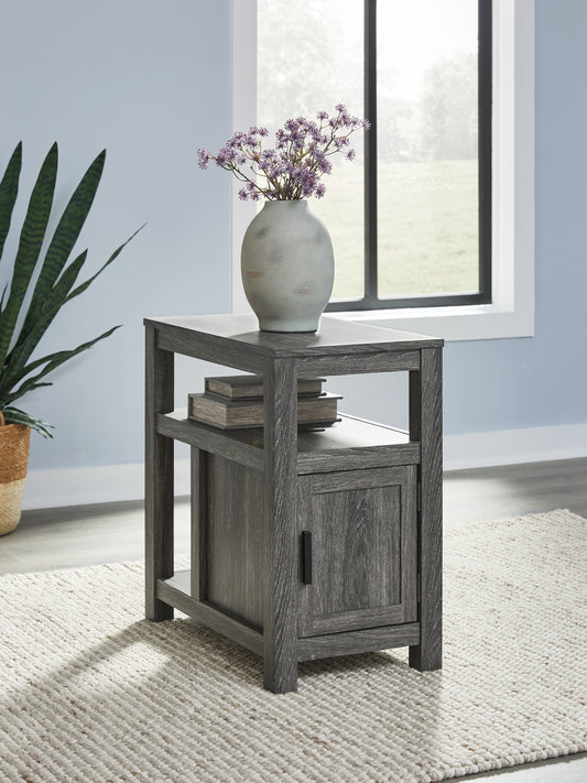 Auburndale Furniture Outlet - Ashley Furniture - Fendenmore Chairside End Table - Chair Side End Table / Two-tone - T190-317
