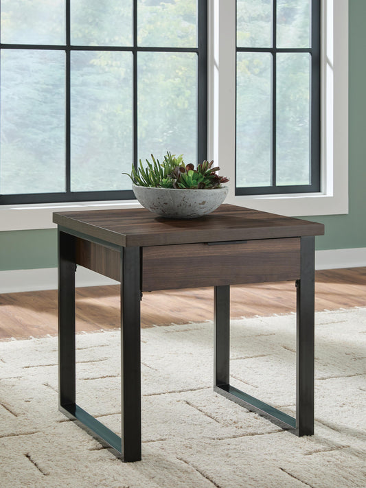 Auburndale Furniture Outlet - Ashley Furniture - Wickman Falls End Table - Square End Table - T318-2