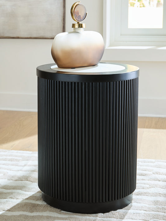 Auburndale Furniture Outlet - Ashley Furniture - Grayman End Table - Round End Table - T650-6