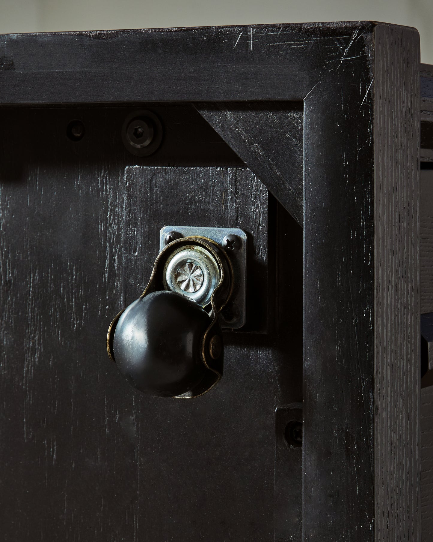 Rylandyn Lift-Top Coffee Table